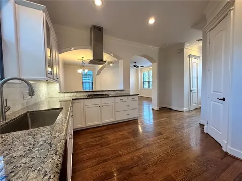 615 W 27th Street B Houston TX 77008