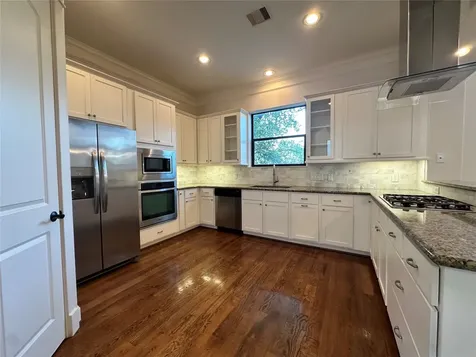 615 W 27th Street B Houston TX 77008