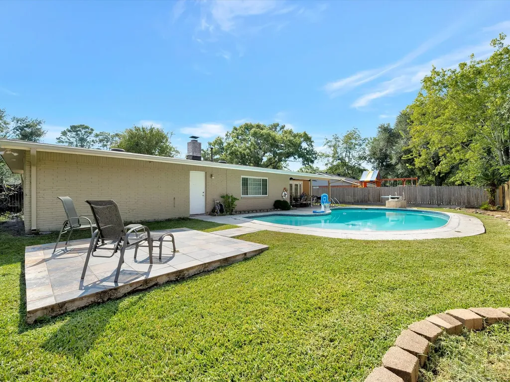 1615 Redway Lane Houston TX 77062