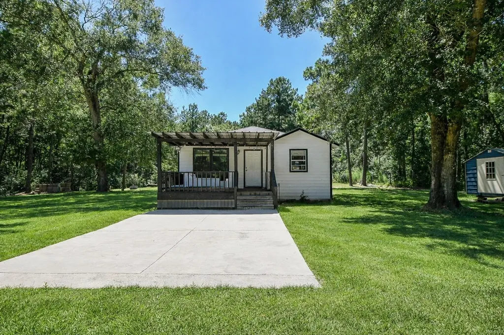 180 Maurine Lane Cleveland TX 77328