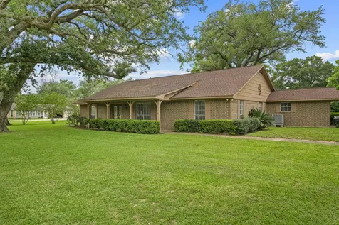 1655 E South Street Alvin TX 77511