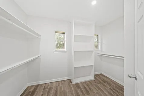 1655 E South Street Alvin TX 77511