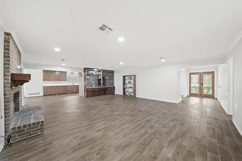 1655 E South Street Alvin TX 77511