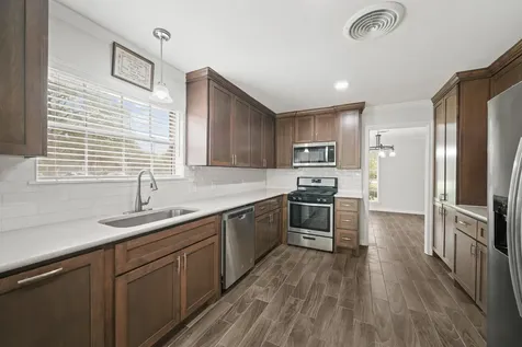 1655 E South Street Alvin TX 77511