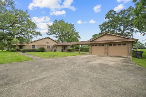 1655 E South Street Alvin TX 77511