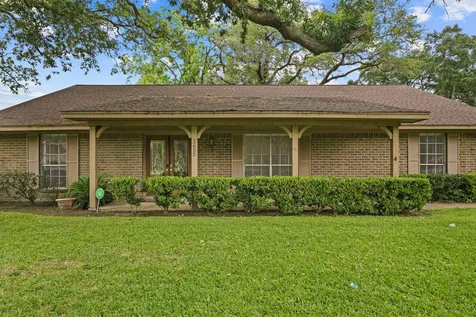 1655 E South Street Alvin TX 77511