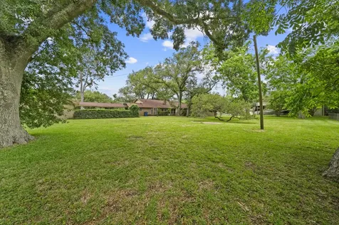 1655 E South Street Alvin TX 77511