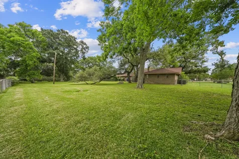 1655 E South Street Alvin TX 77511