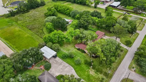 1655 E South Street Alvin TX 77511