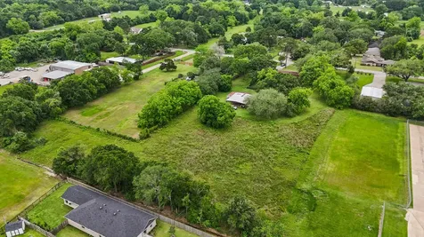 1655 E South Street Alvin TX 77511