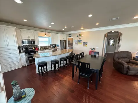 2108 Mills Crystal Beach TX 77650