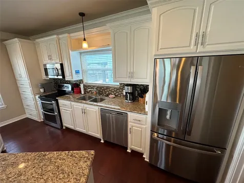 2108 Mills Crystal Beach TX 77650