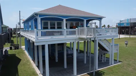 2108 Mills Crystal Beach TX 77650