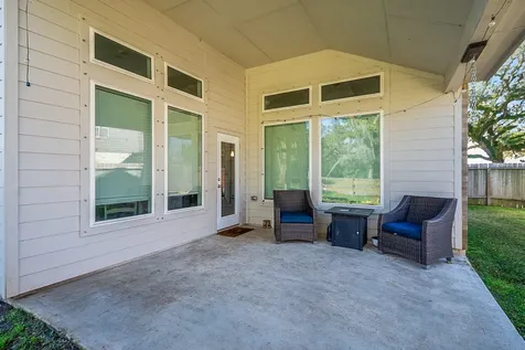 322 Wellshire Drive West Columbia TX 77486