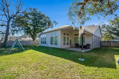 322 Wellshire Drive West Columbia TX 77486