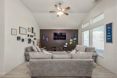 322 Wellshire Drive West Columbia TX 77486