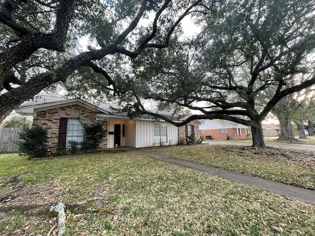 2708 Encino Avenue Bay City TX 77414