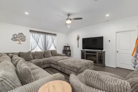 933 Neches Lane Dayton TX 77535