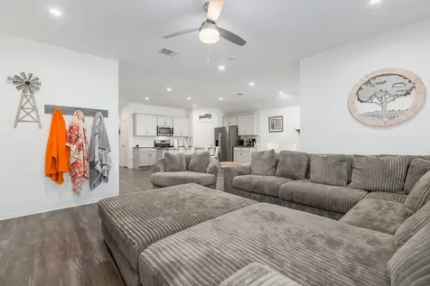 933 Neches Lane Dayton TX 77535