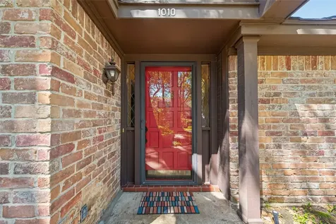 1010 Rhine Lane Houston TX 77090