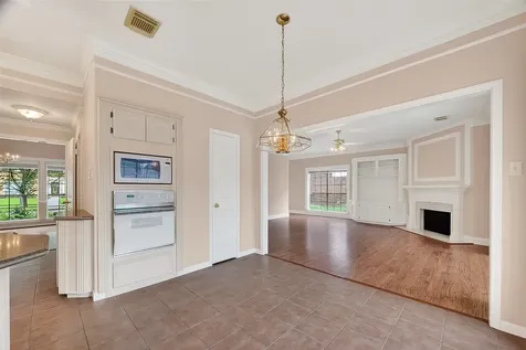 1915 Sandy Schoals League City TX 77573