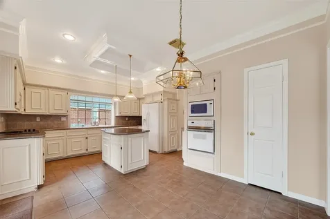 1915 Sandy Schoals League City TX 77573