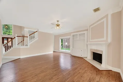 1915 Sandy Schoals League City TX 77573