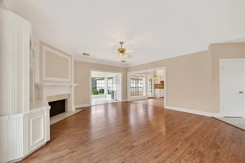1915 Sandy Schoals League City TX 77573