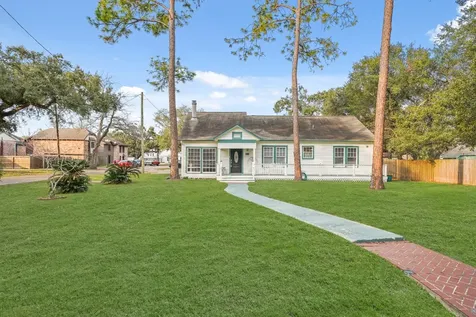 316 W Lang Street Alvin TX 77511
