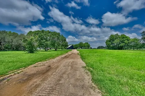 810 Highway 237 Burton TX 77835