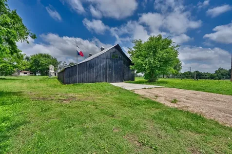810 Highway 237 Burton TX 77835
