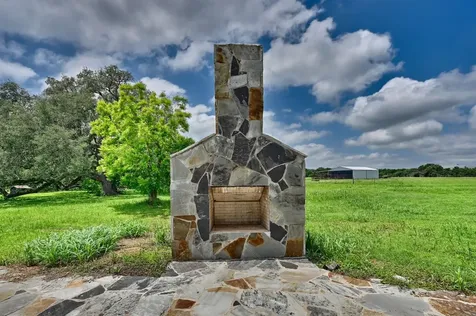 810 Highway 237 Burton TX 77835