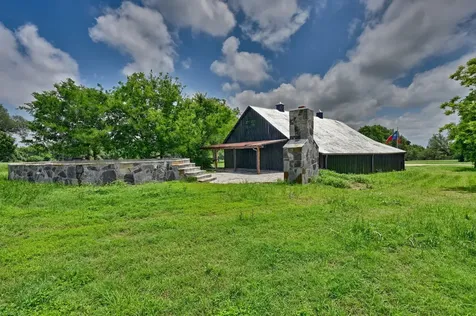810 Highway 237 Burton TX 77835