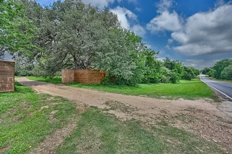 810 Highway 237 Burton TX 77835