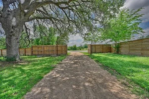 810 Highway 237 Burton TX 77835