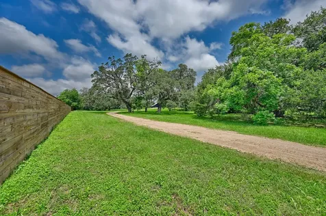 810 Highway 237 Burton TX 77835