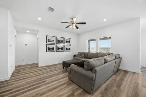 9522 Wall Street Texas City TX 77591