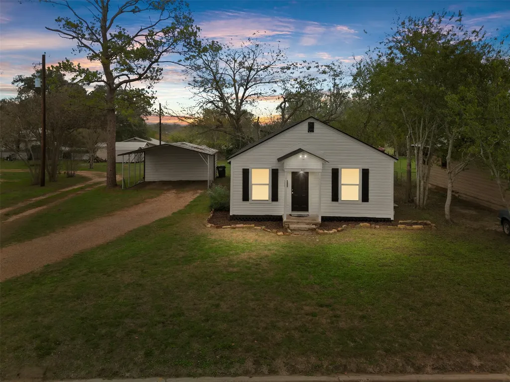 107 Mulberry Street Hallettsville TX 77964