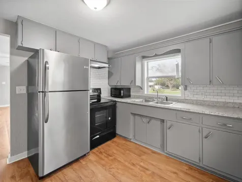 107 Mulberry Street Hallettsville TX 77964
