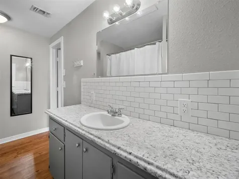 107 Mulberry Street Hallettsville TX 77964