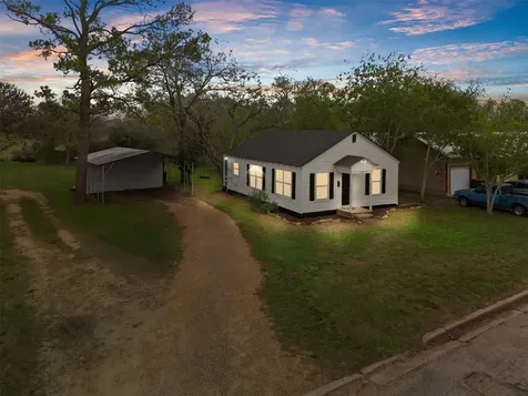 107 Mulberry Street Hallettsville TX 77964