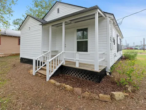107 Mulberry Street Hallettsville TX 77964