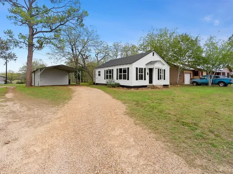 107 Mulberry Street Hallettsville TX 77964