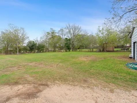 107 Mulberry Street Hallettsville TX 77964