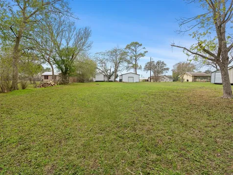 107 Mulberry Street Hallettsville TX 77964
