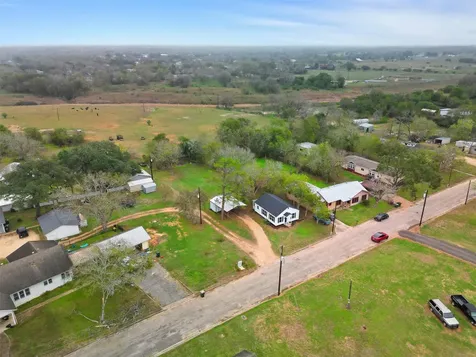 107 Mulberry Street Hallettsville TX 77964