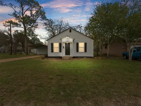 107 Mulberry Street Hallettsville TX 77964