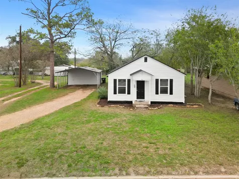 107 Mulberry Street Hallettsville TX 77964