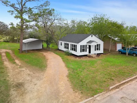 107 Mulberry Street Hallettsville TX 77964