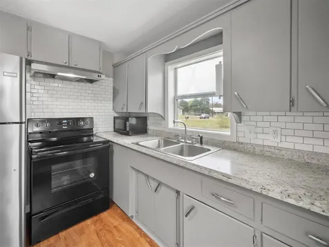 107 Mulberry Street Hallettsville TX 77964